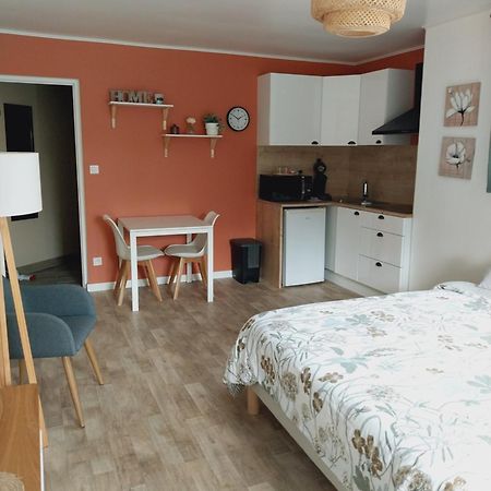 Superbe Grand Studio Tout Confort Avec Exterieur Poussan Екстериор снимка