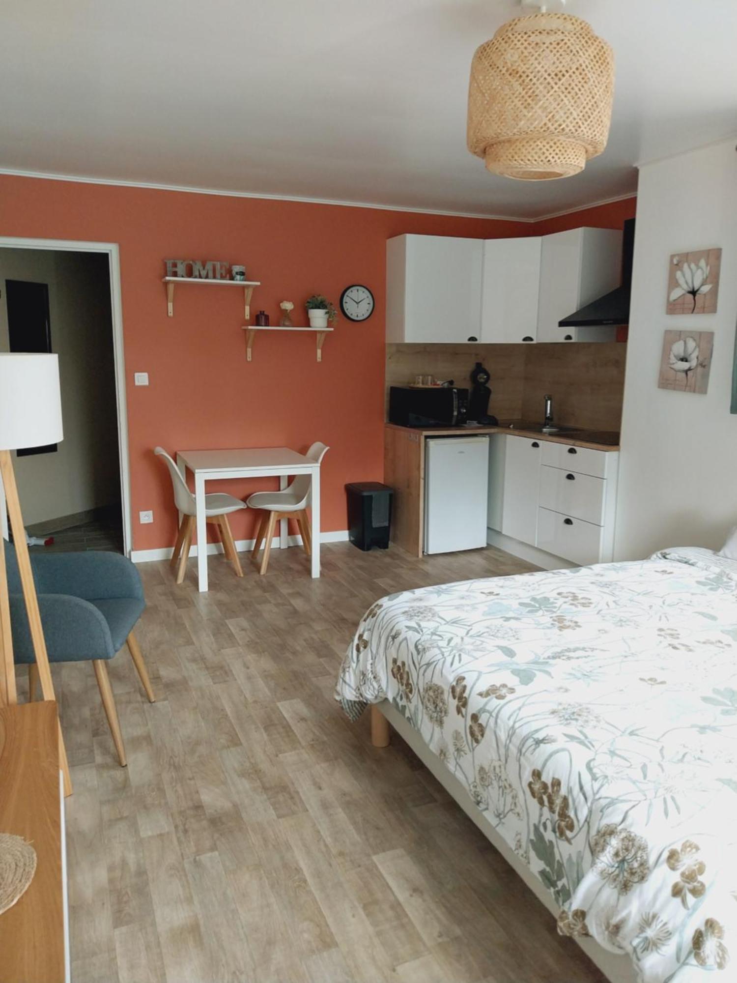 Superbe Grand Studio Tout Confort Avec Exterieur Poussan Екстериор снимка